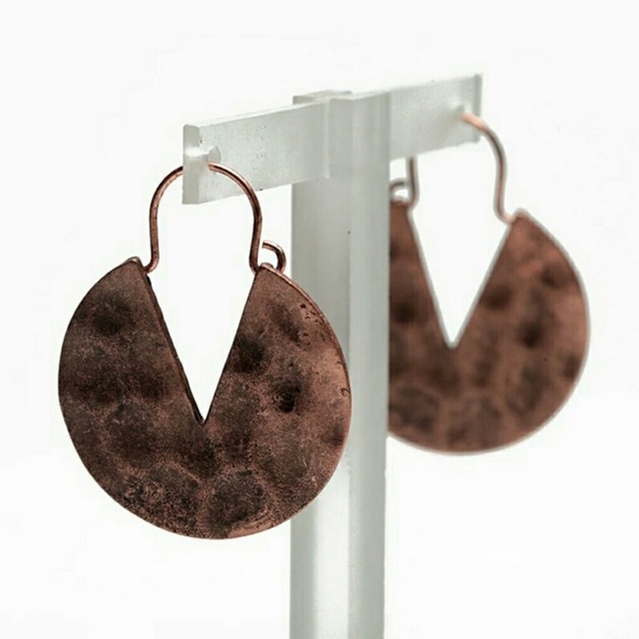 ‼️LOW STOCK‼️ Hammered Rounds Hinge Hoop Earrings - Picture 4 of 8